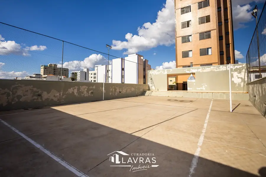 Quadra esportiva na cobertura